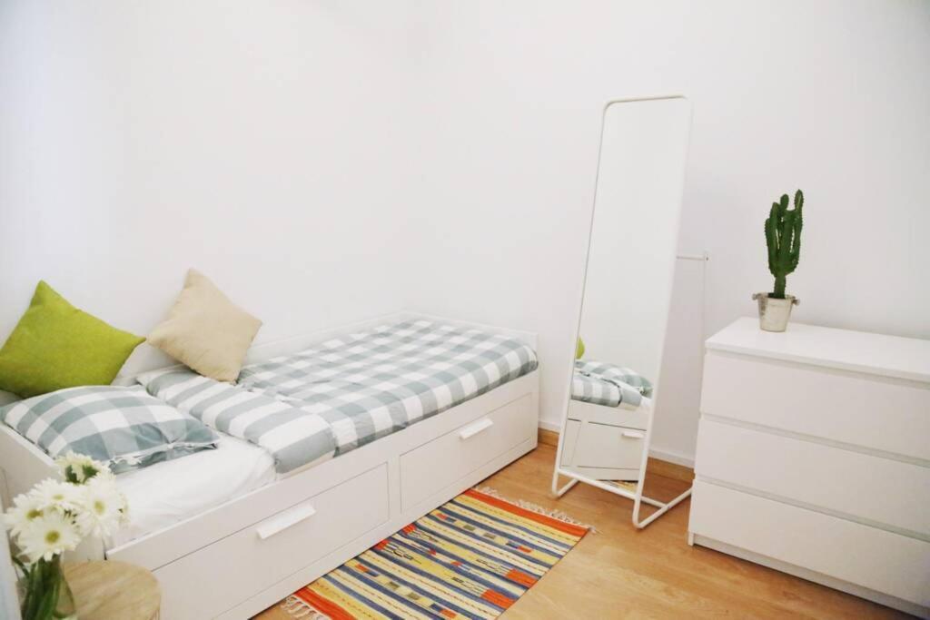 Two Bedroom Cozy Flat By River In Quiet Art Zone Lisboa Exterior foto